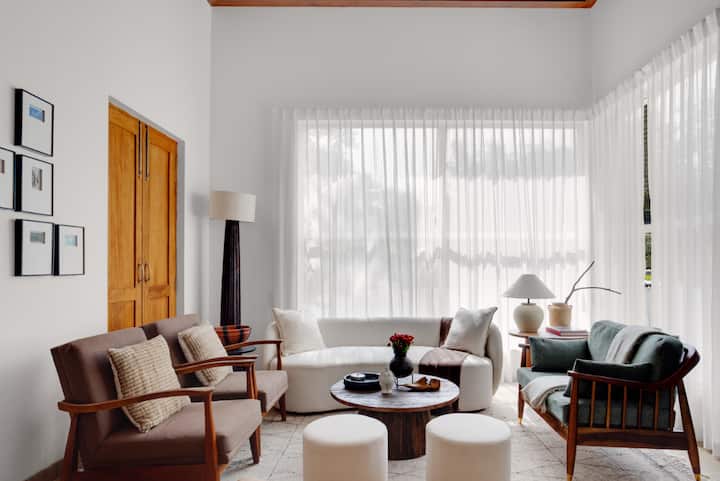 Rooms: Living room