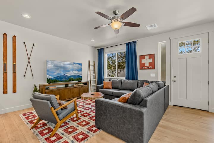 Ski Basecamp | Sleeps 8 | Private Hot Tub - Flagstaff, AZ
