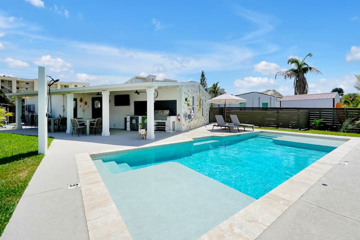 Casa Blanca - Luna! Downtown Cocoa Beach W/ Pool! - Cocoa Beach, FL
