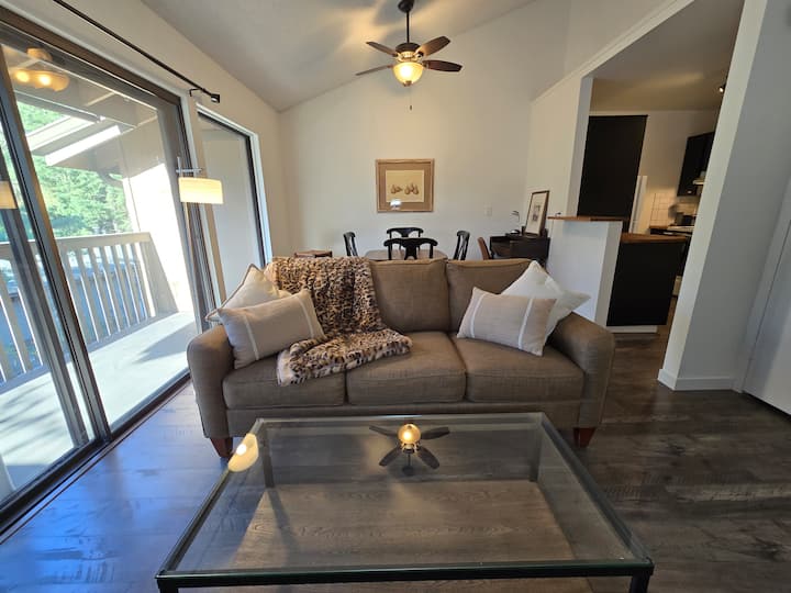 Quiet Condo In Portland's West Hills. - Beaverton, OR