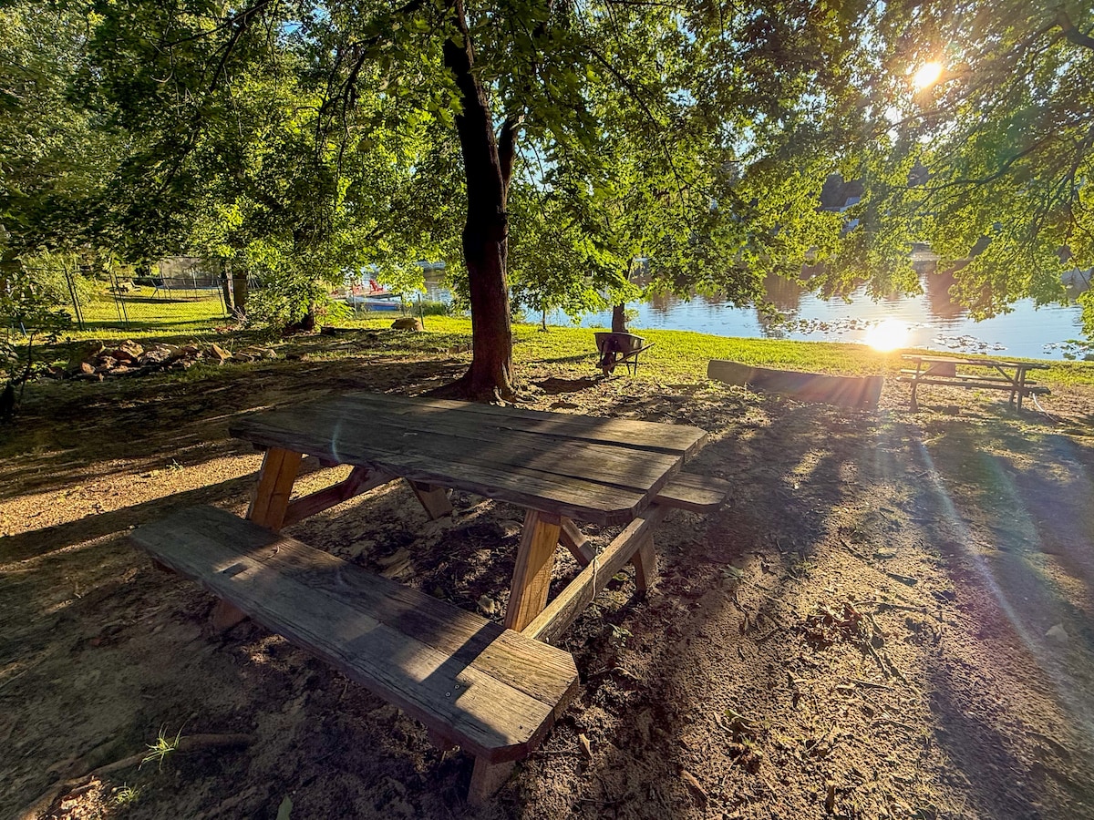 Lakeside Retreat