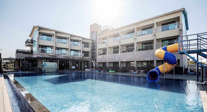 [흰수염고래 리조트] 제주 애월 감성 테마 패밀리 숙소·키즈스위트·키즈놀이터·수영장·바베큐 - Jeju