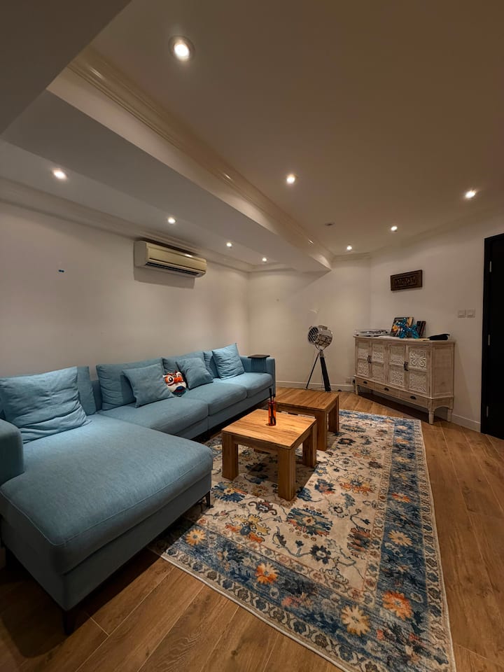 2 Br Apartment With Terrace & Big Living Room. - Sai Ying Pun