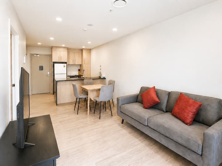 High-floor 2br Steps From Sky Tower | Pool & Gym - Auckland