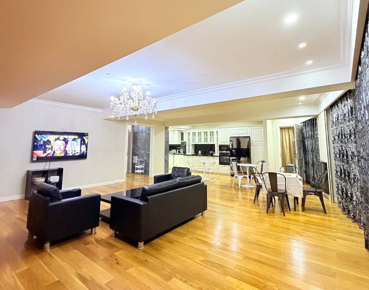 Spacious 330γ‘ | 4BR Β· 5 Beds Β· 2.5 Baths