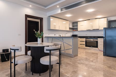The Nest, 2BR Lakeview residence. — 4