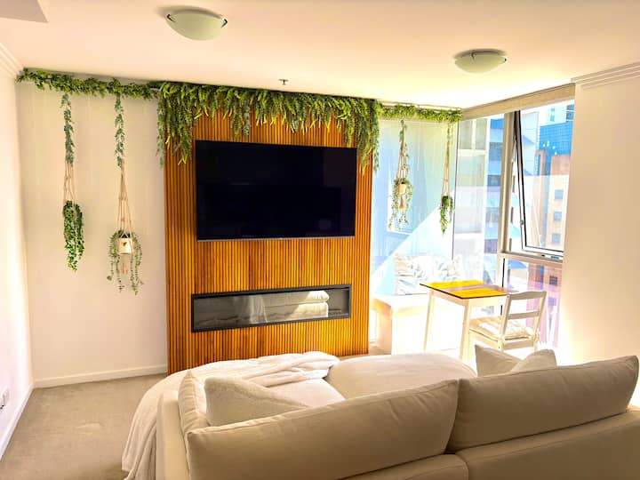 Whimsical City Cbd Retreat With Fireplace - Windsor