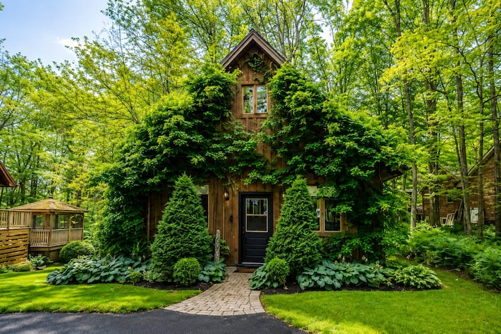 The Blooming Cottage - Ontario