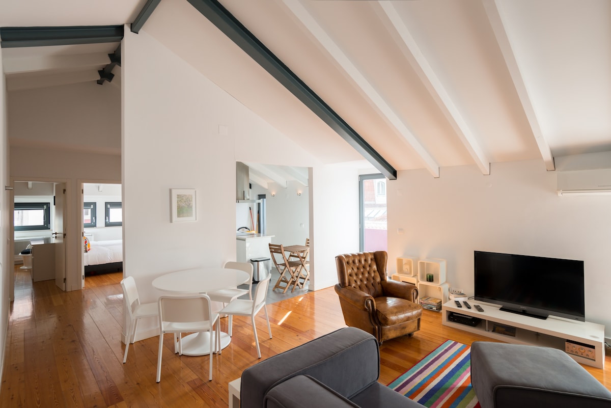 FLH Bairro Alto Balcony Flat with private bathtub in Lisbon