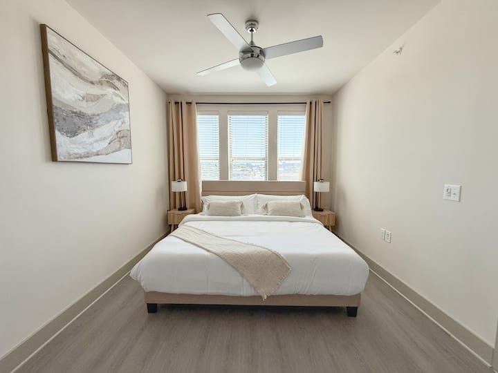 Top-floor Luxury | King Bed | Toyota Stadium - Frisco, TX