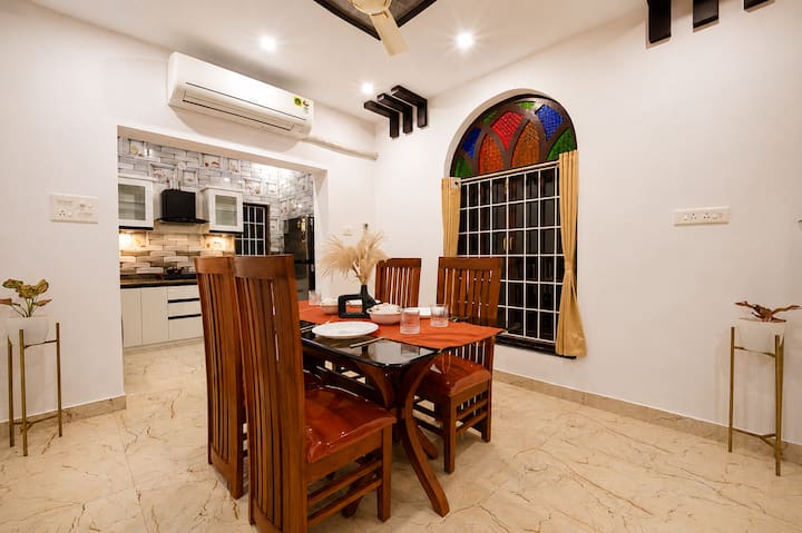 Dining area image 2