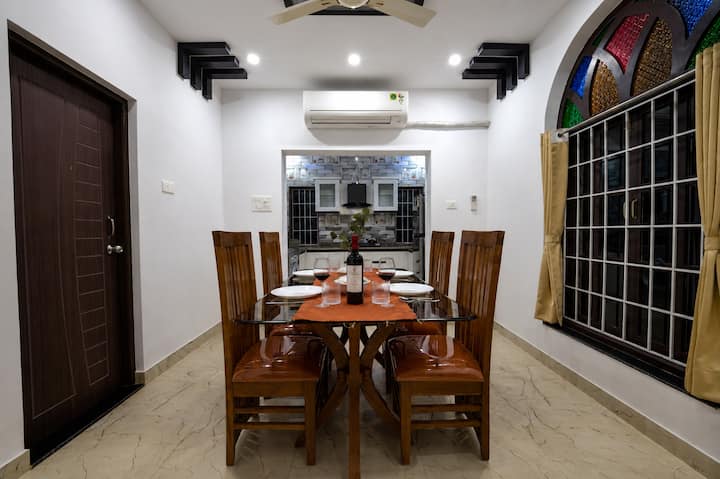 Dining area image 3