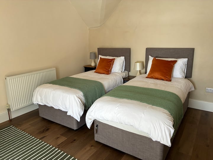 Double / Twin Guest Room In Peak District Village - Hope Valley