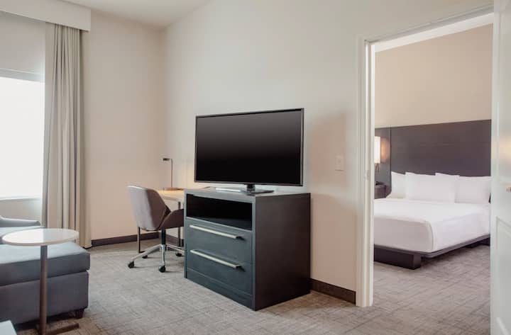 Modern 2 Queen 1 Br Hotelkitchensuite W/ Breakfast - Redlands, CA