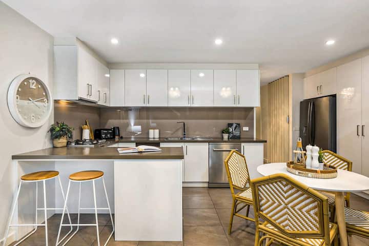 Bayside, Loft-style Townhouse - Mordialloc
