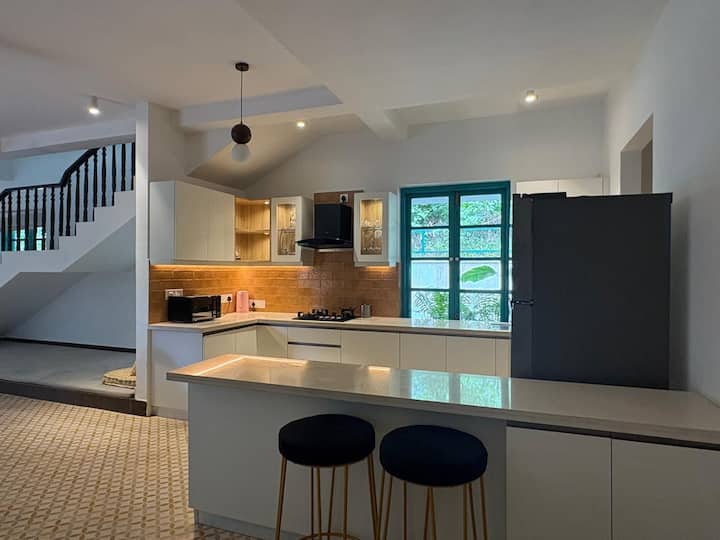 Full kitchen image 1