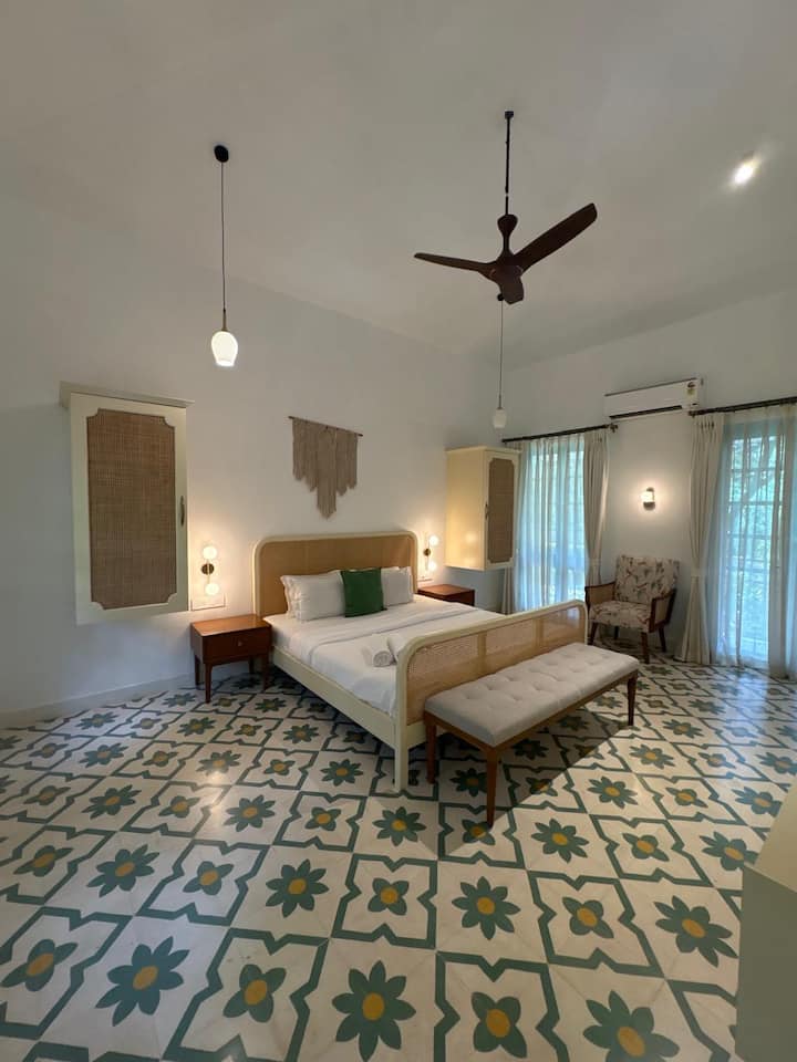 Bedroom 1 image 2