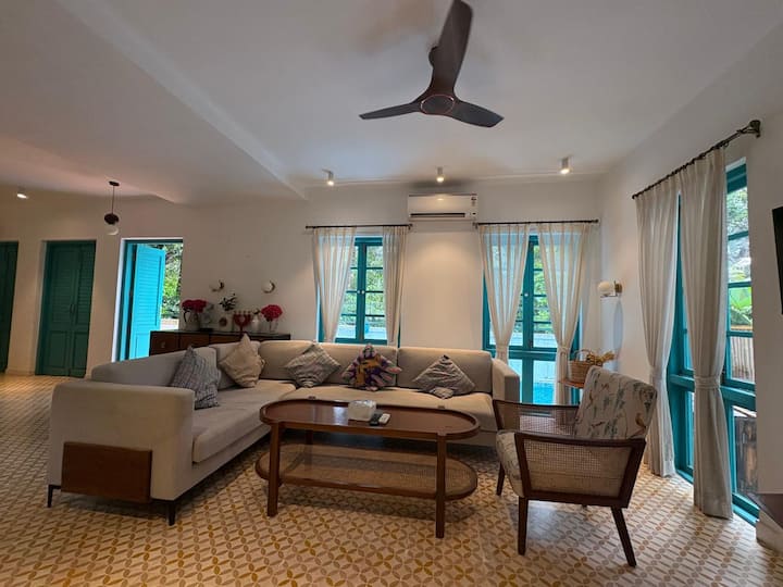 Living room image 3