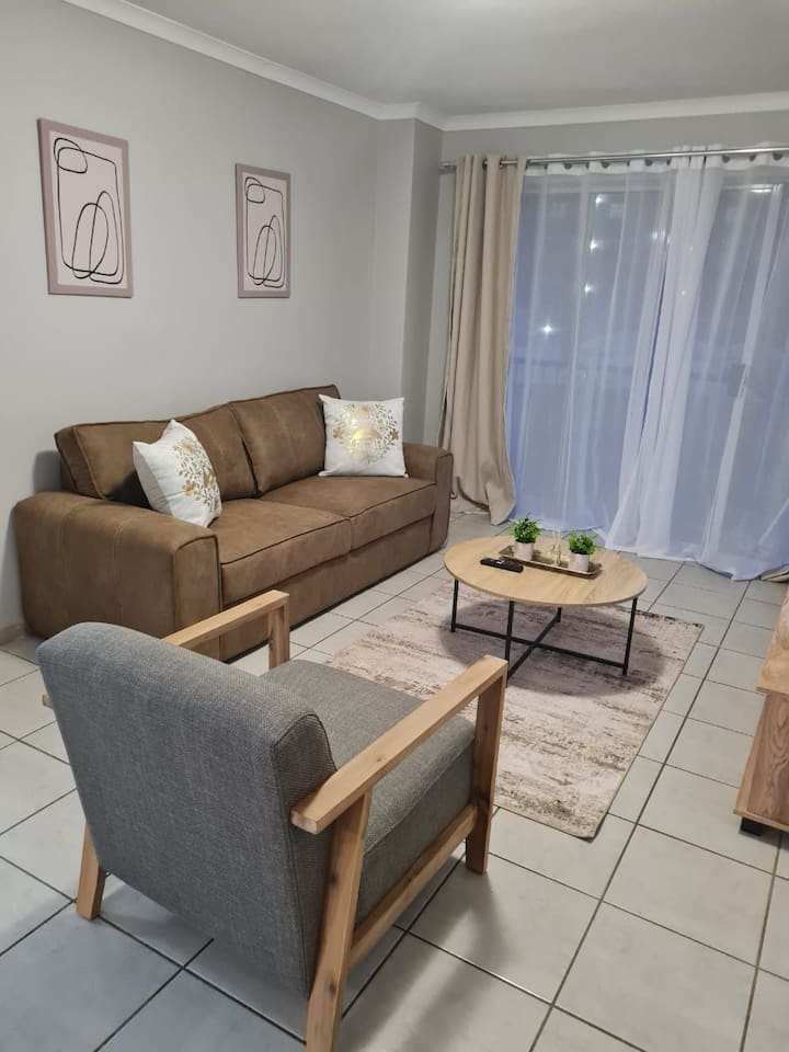 Tranquil Modern Stay With Warm Hospitality - Centurion