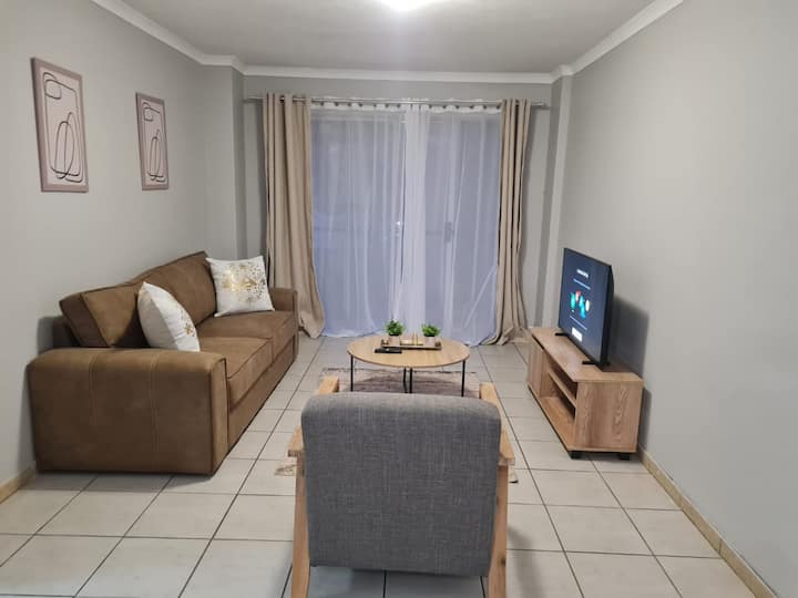 Tranquil Modern Stay With Warm Hospitality - Centurion