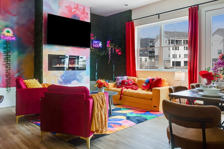 Group Stay With Hot Tub Near Nissan Stadium - Nashville, TN