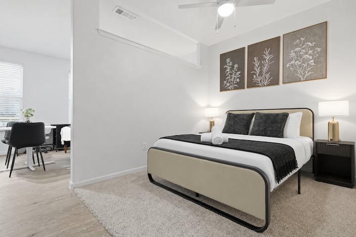 The Austin Haven | Stylish 1bed + Pool&gym - Austin, TX