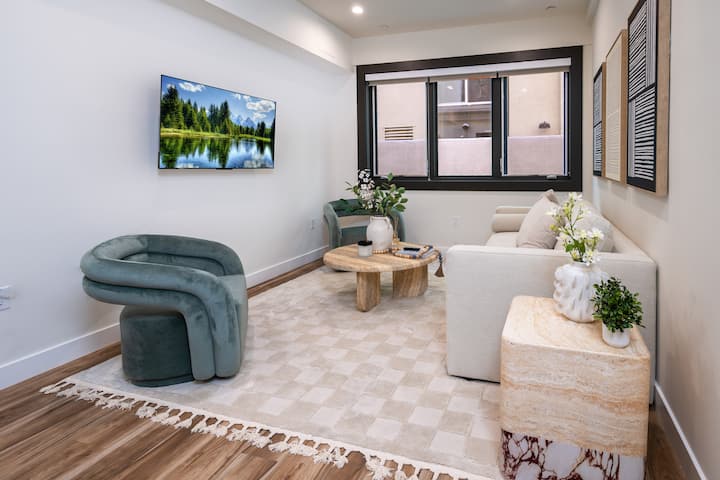 Modern La 1br | King Bed, Gym + Parking - Los Ángeles, CA