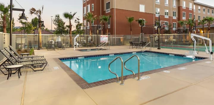 Stylish 3 Separate Hotelkitchensuites W/ Breakfast - San Bernardino