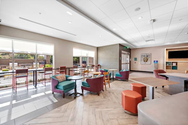 Cozy 3 Separate Hotel Kitchen Suites W/ Breakfast - San Bernardino