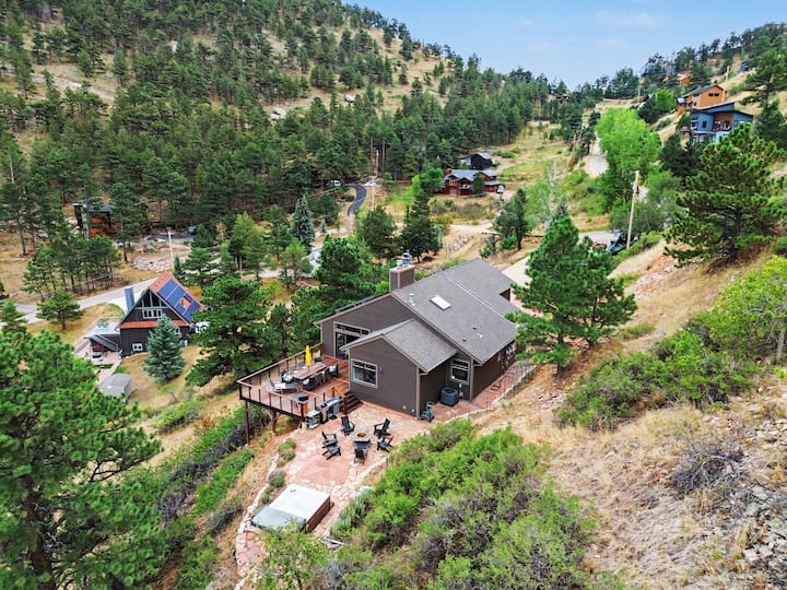 Pine Brook Hills 3bd 2ba | Hot Tub, Gym + Offices - Boulder, CO