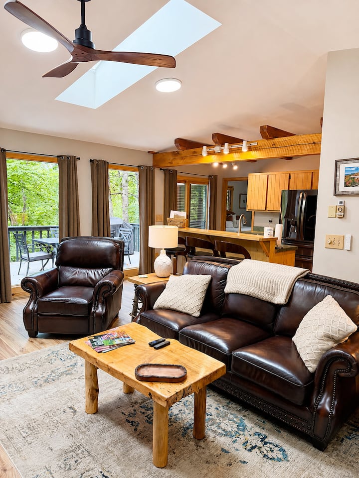 Happy Ours | Firepit & Shared Pool - Price Lake, NC