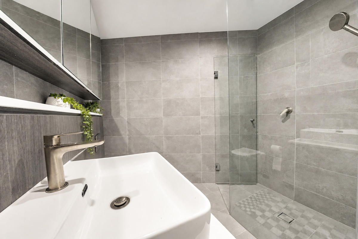 Modern Luxury Stay With Cozy Comfort