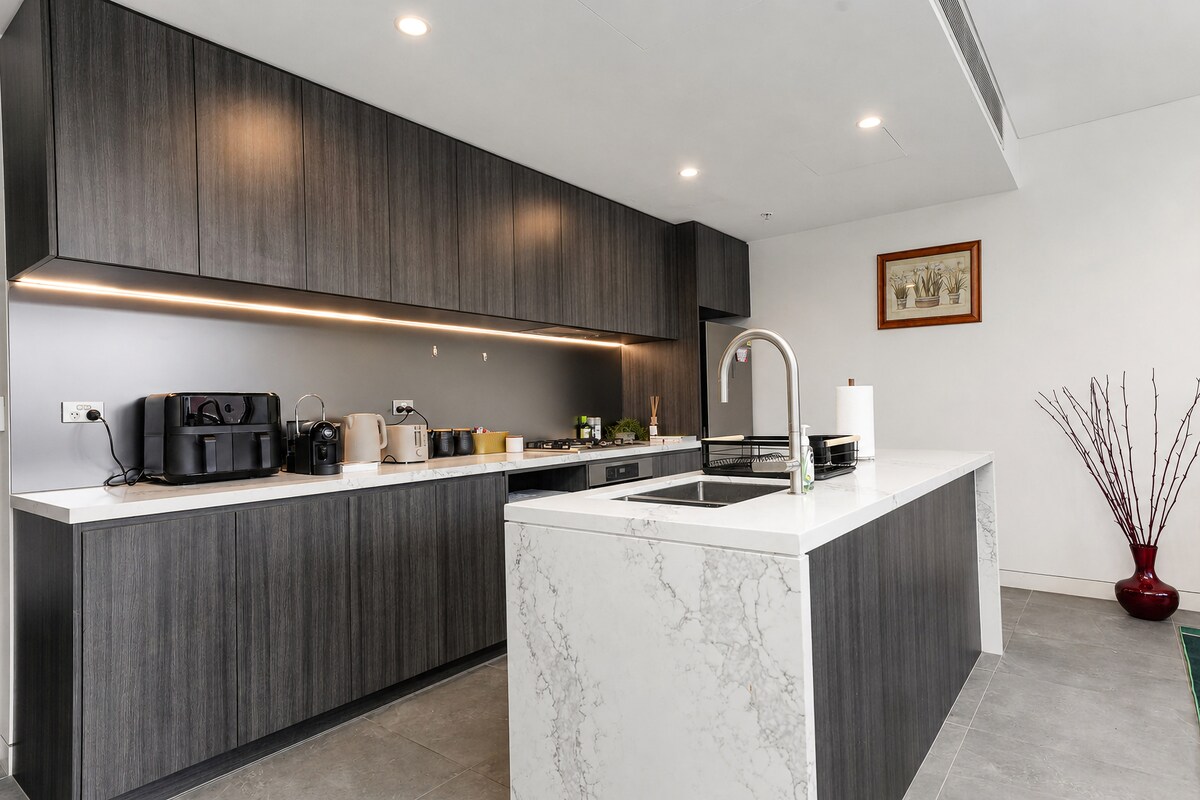 Modern Luxury Stay With Cozy Comfort