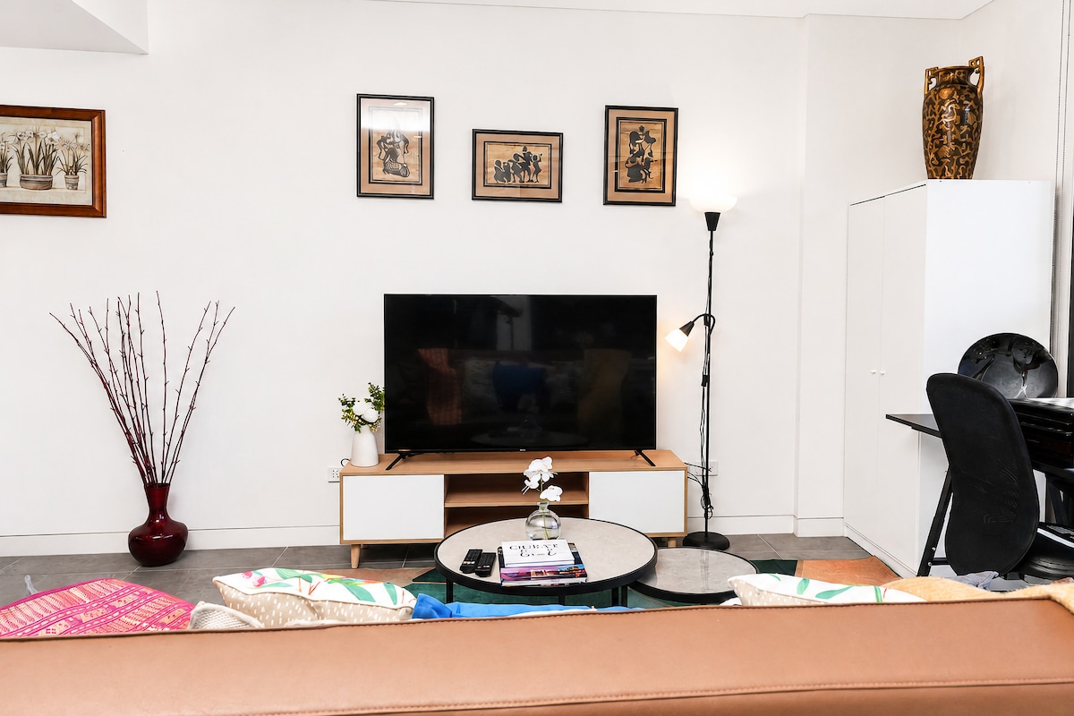Modern Luxury Stay With Cozy Comfort