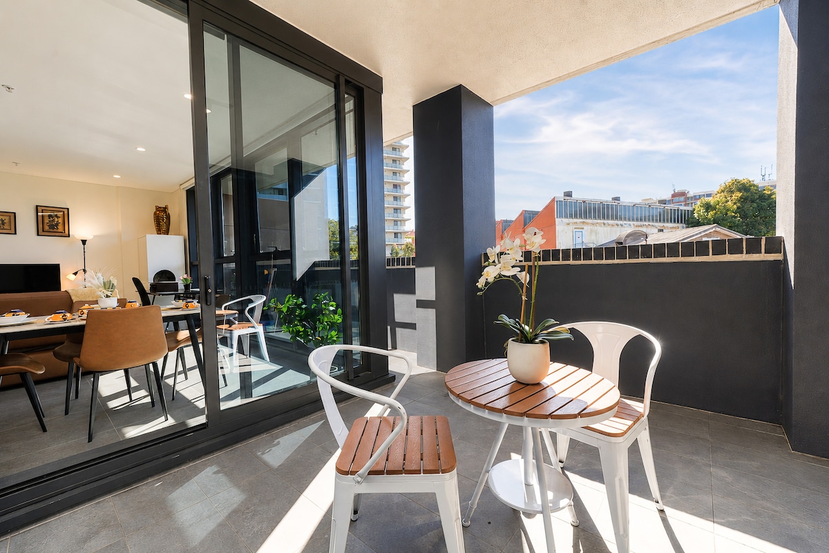 Modern Luxury Stay With Cozy Comfort