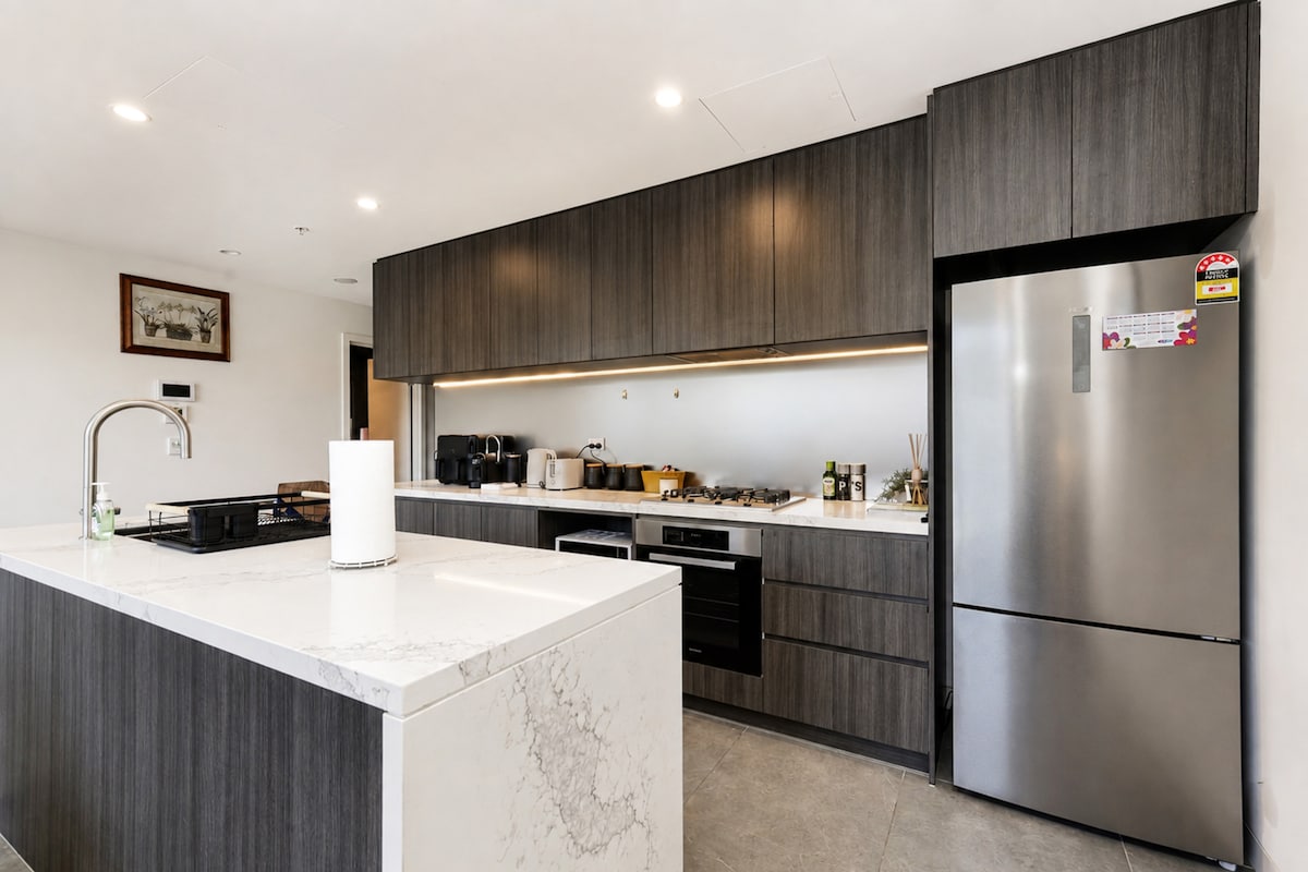 Modern Luxury Stay With Cozy Comfort