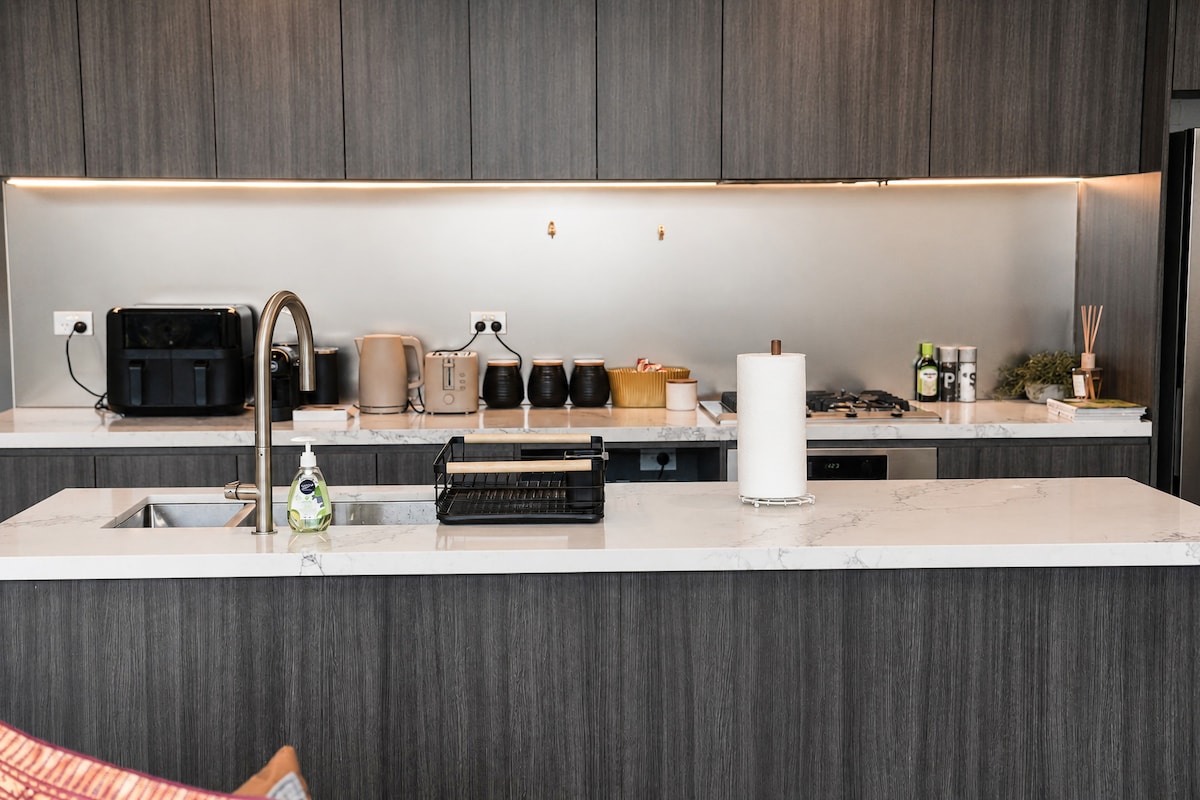 Modern Luxury Stay With Cozy Comfort