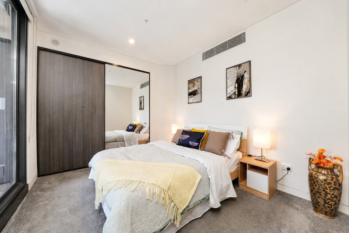 Modern Luxury Stay With Cozy Comfort