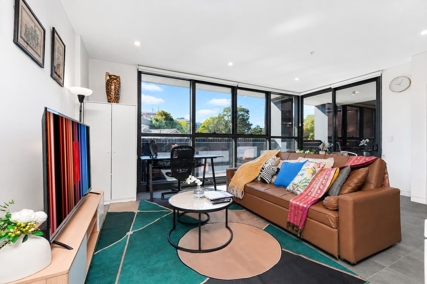 Modern Luxury Stay With Cozy Comfort