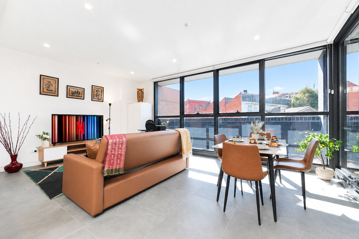Modern Luxury Stay With Cozy Comfort
