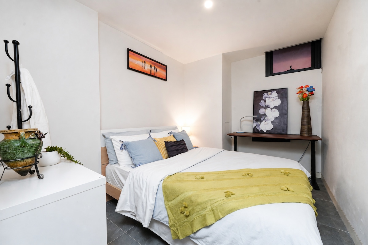 Modern Luxury Stay With Cozy Comfort