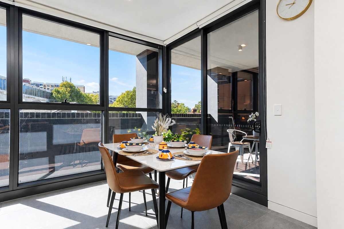 Modern Luxury Stay With Cozy Comfort