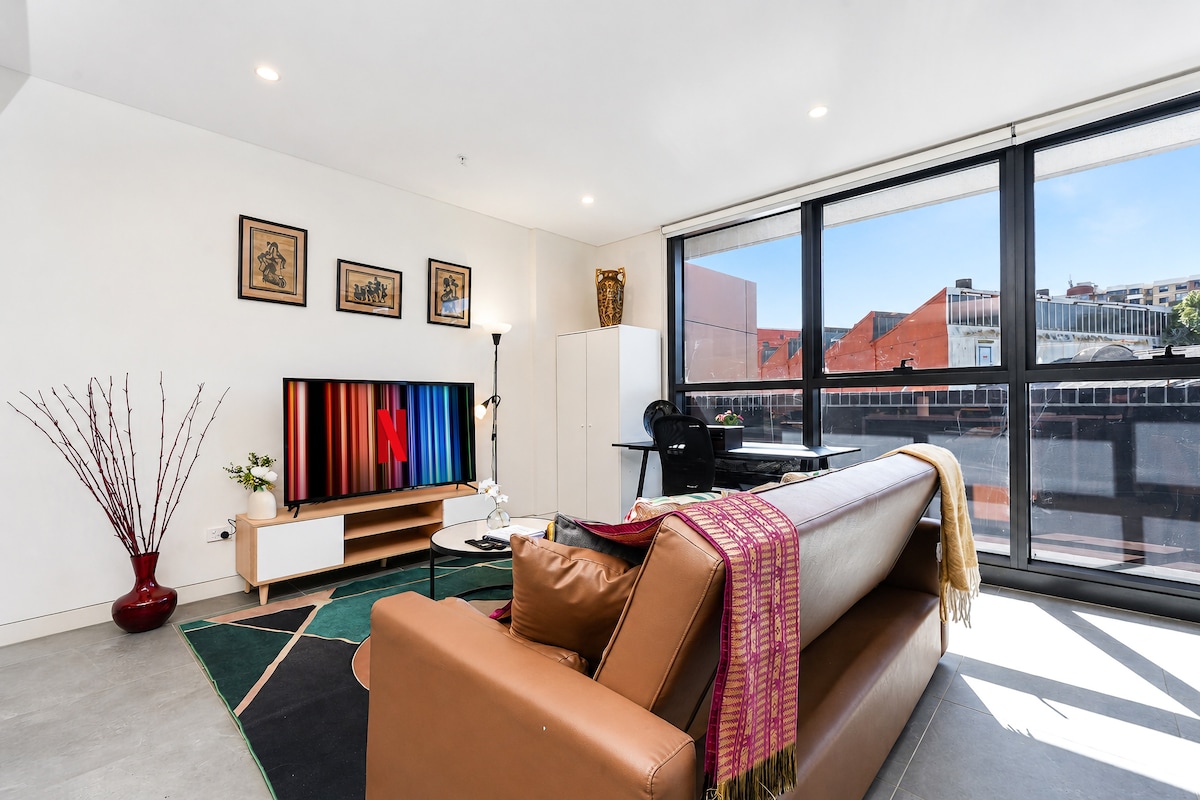 Modern Luxury Stay With Cozy Comfort