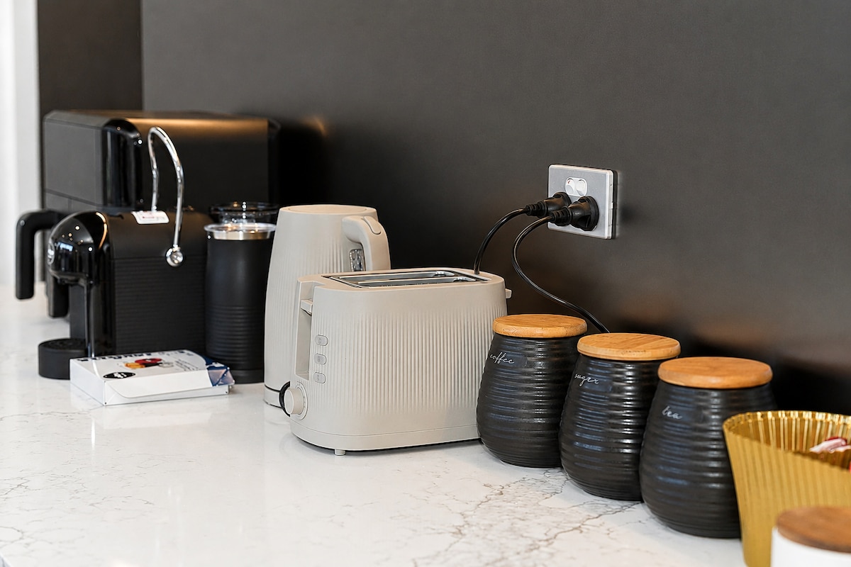 Modern Luxury Stay With Cozy Comfort