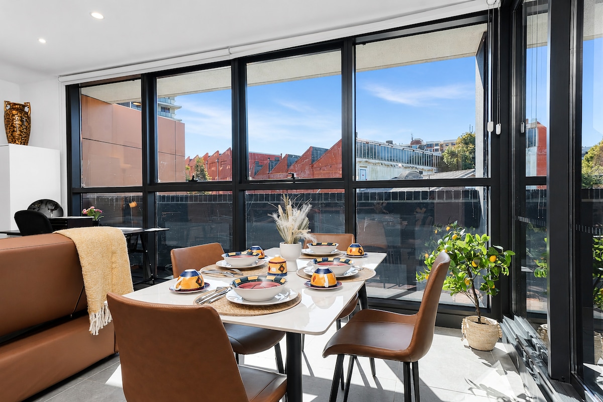 Modern Luxury Stay With Cozy Comfort