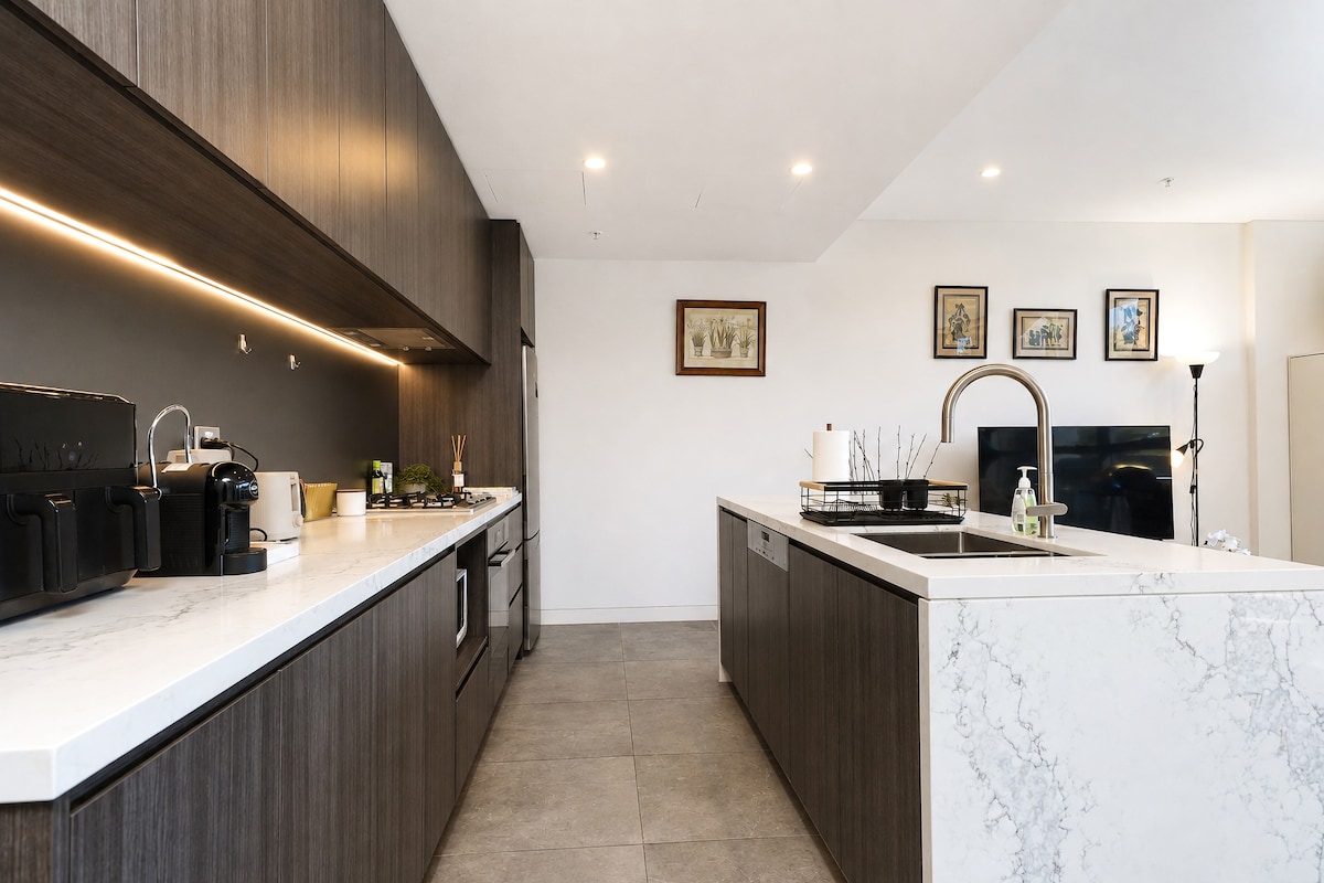 Modern Luxury Stay With Cozy Comfort