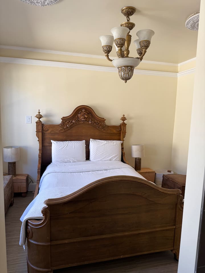 Quiet Full Size Room In Downtown San Rafael - San Rafael, CA