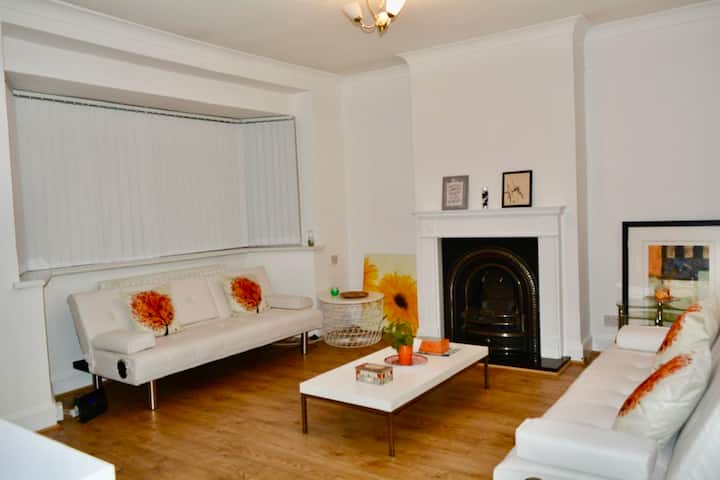 2 Bedroom Detached Bungalow - Exclusive Use - Hampton