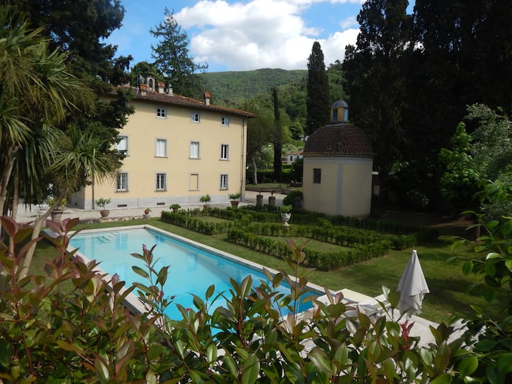 Appartamento Indipendente In Villa Nobiliare - Lucca