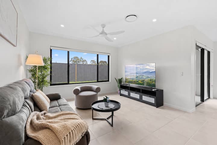 The Helensvale Haven | Modern 4br Family Retreat - Nerang